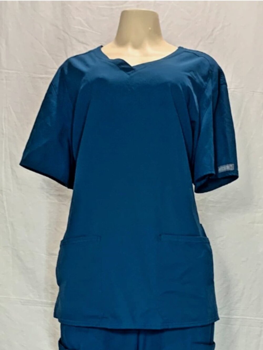 Med Couture Insight Side Pocket Scrub Top 2XL XXL Caribbean Teal Blue 4-Pocket